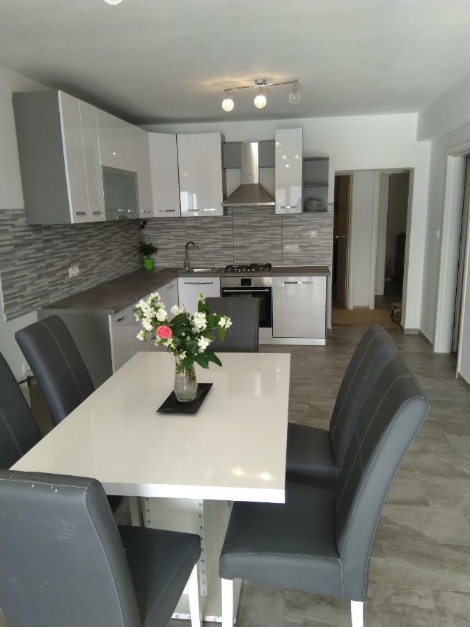 Antonia Apartments Zavalatica Buitenkant foto